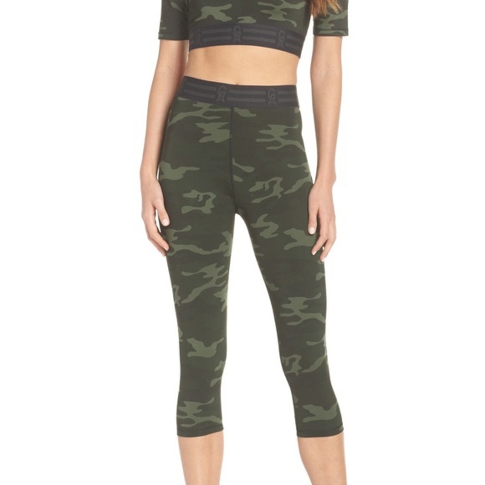 Good American Icon Camo Cropped Leggings